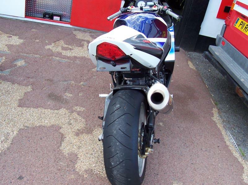 SUPPORT DE PLAQUE R&G RACING POUR GSXR10